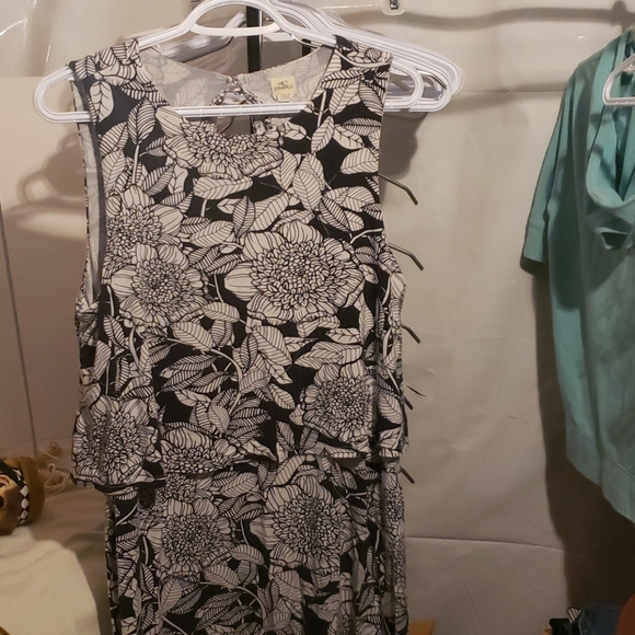 Dress - Picture 2 of 7